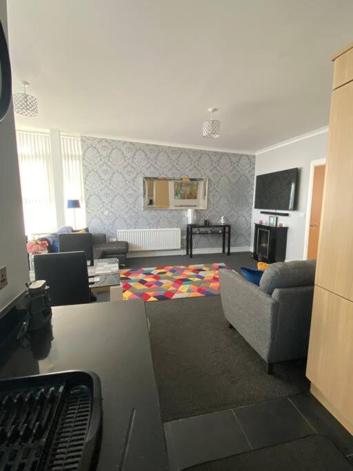 3 Bedroom Penthouse Apartment In Ларн Екстериор снимка