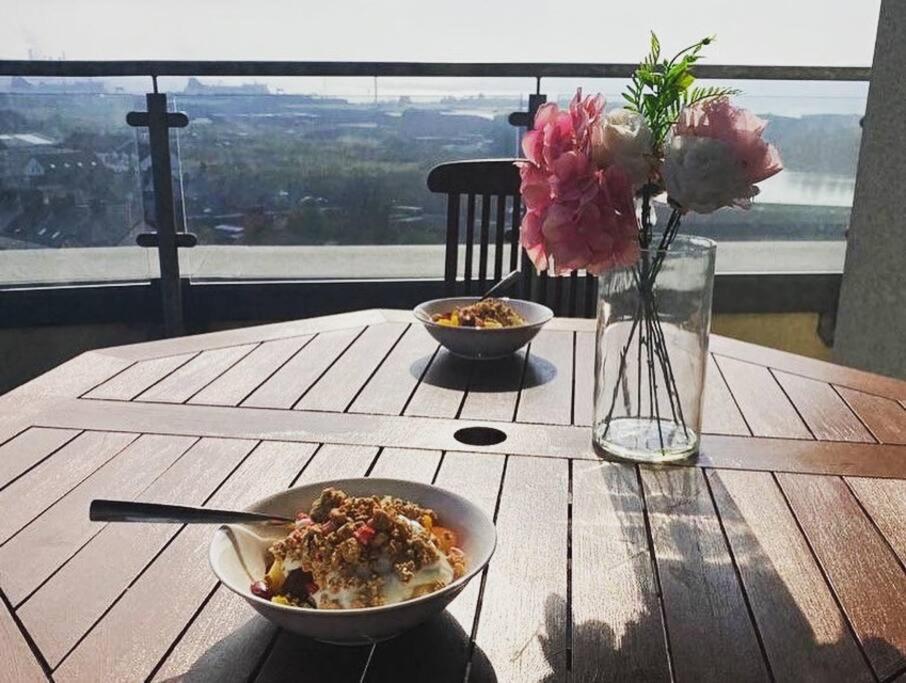 3 Bedroom Penthouse Apartment In Ларн Екстериор снимка