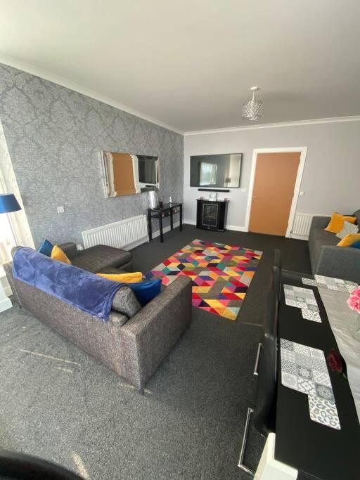 3 Bedroom Penthouse Apartment In Ларн Екстериор снимка